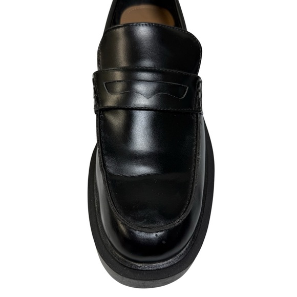 H&M Chunky Black Loafers.
Size 41 - Picture 4 of 11